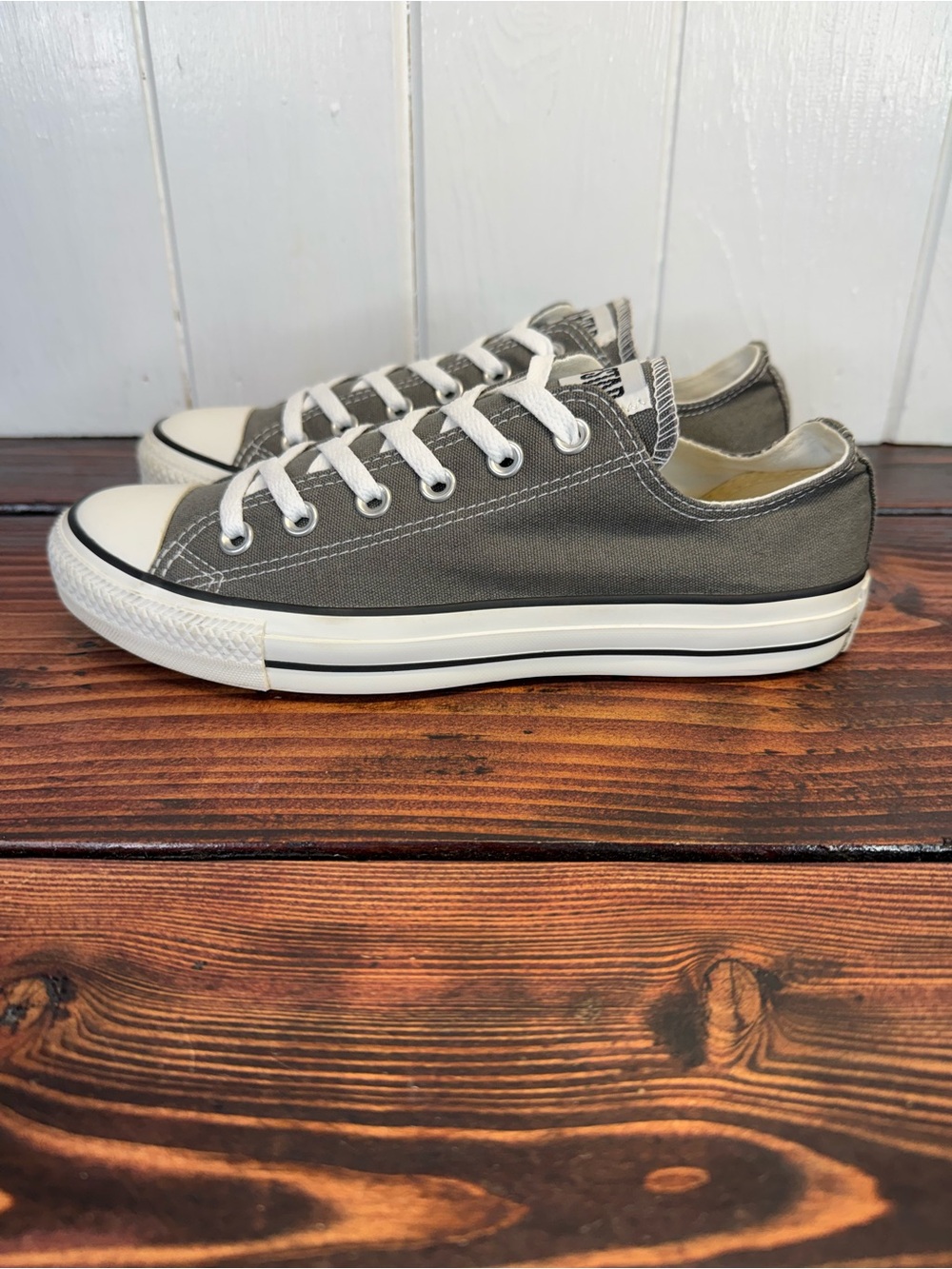 Converse Chuck Taylor All Star Low Gray Canvas Sneakers Women’s 7